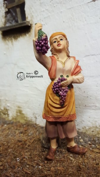 Krippenfigur Frau mit Obstkorb