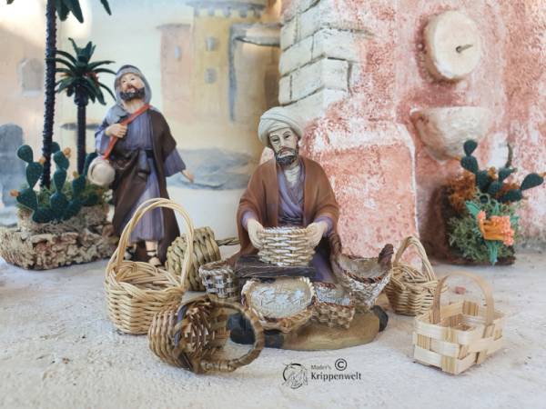 orientalische Kippenfigur Händler mit Turban und Körbchen